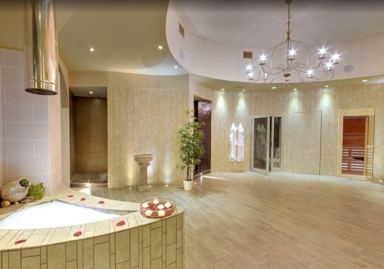 Dimora Nettare Hotel Brindisi Bagian luar foto